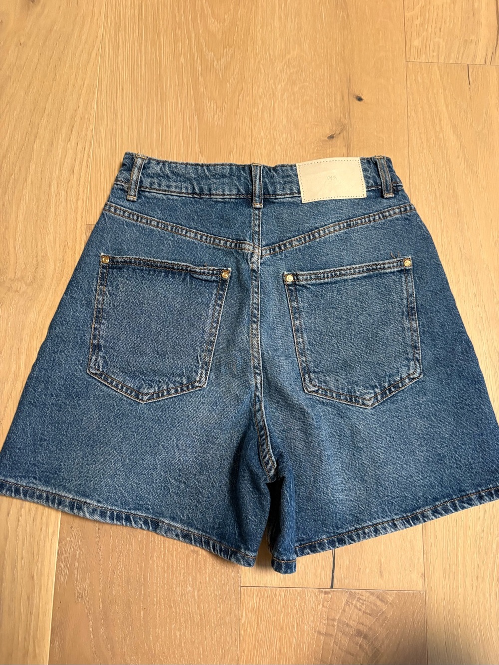 Zara Women’s Denim Shorts Size 4 NWOT - Picture 3 of 4